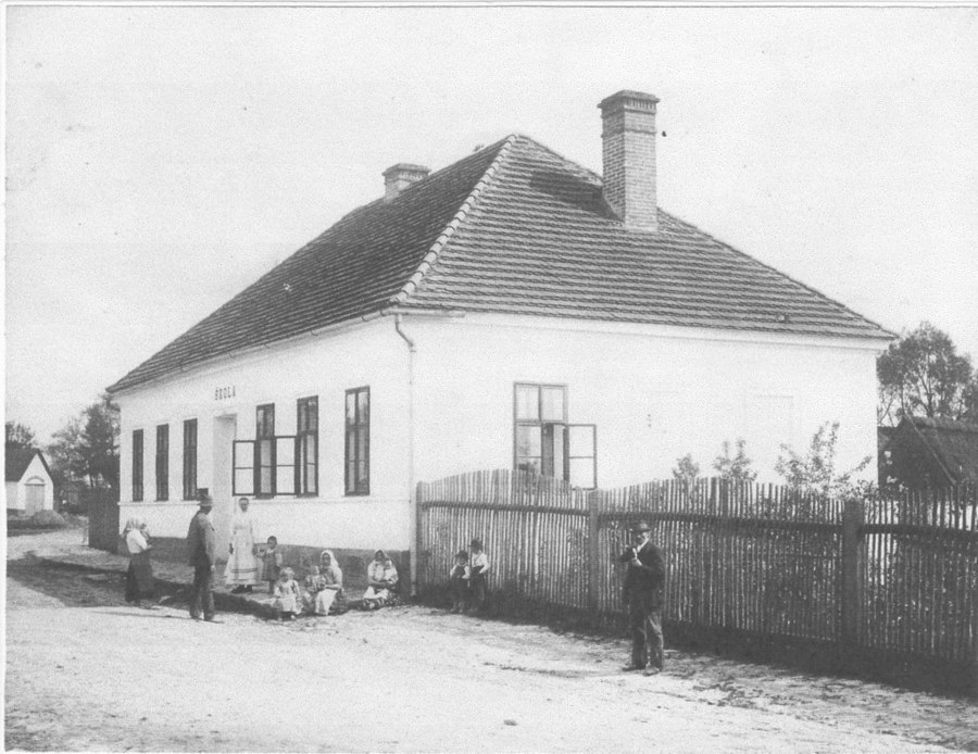 Škola po roce 1900[1].jpg