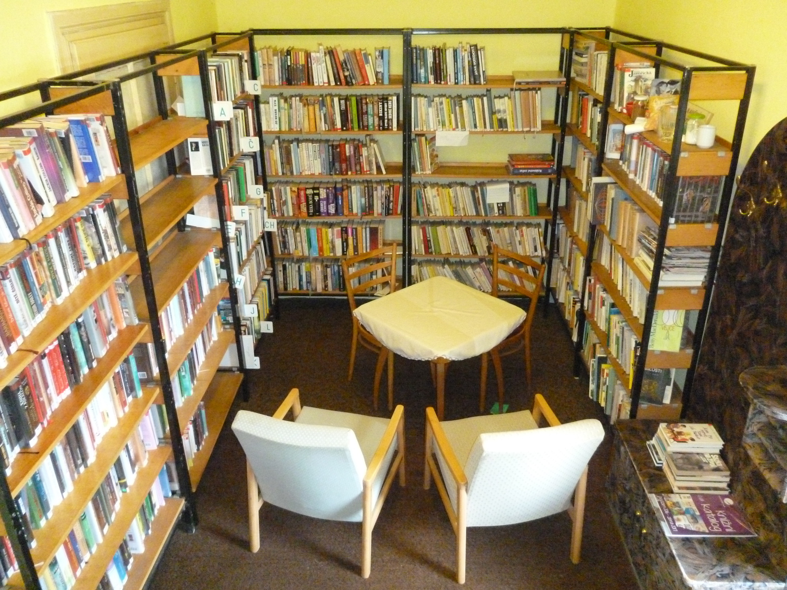 Obecní knihovna Mezná v roce 2016