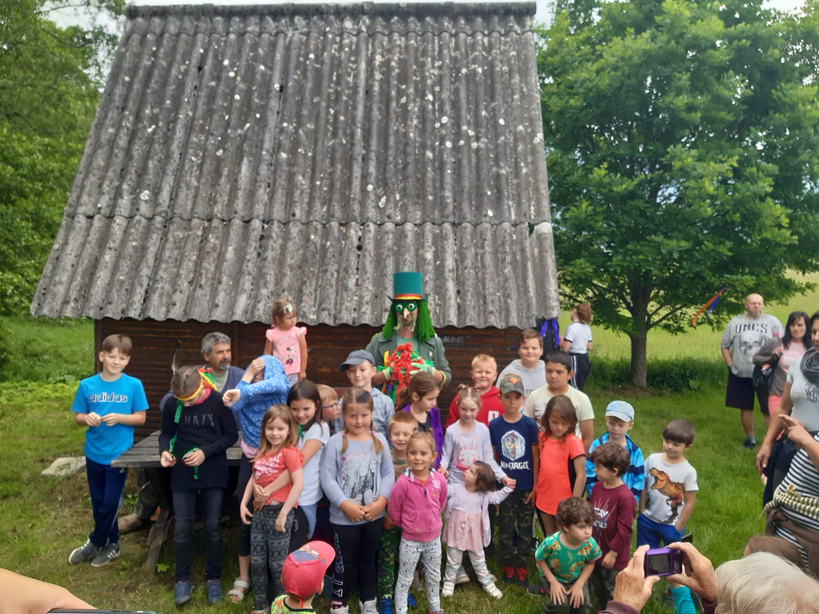 Den dětí 2020 - děti s rodiči a vodník Ploutvička z rybníka Drsovce